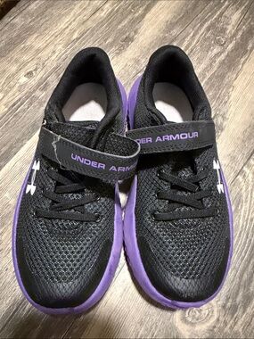 Under Armour Kids Black and Purple Hook-and-Loop Sneakers